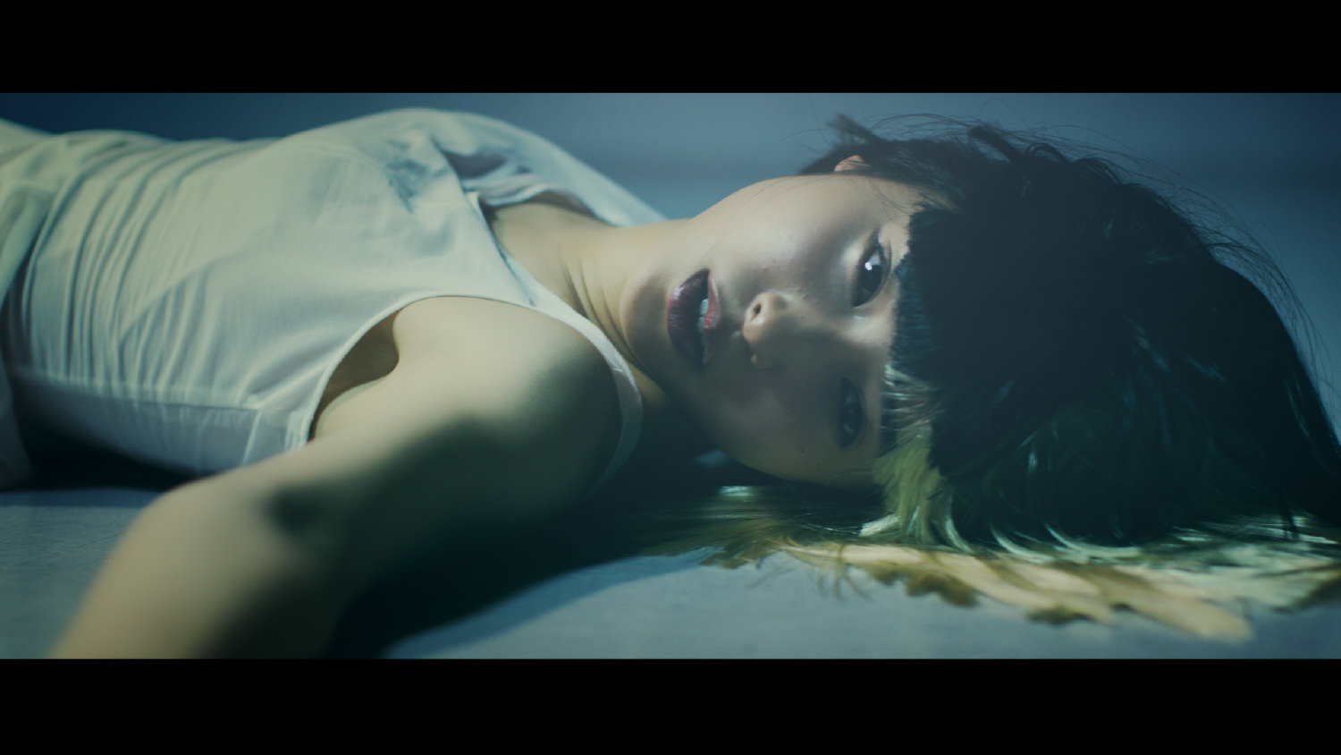 Sony Music Labels inc.<br>Sia「アライヴ feat. 土屋太鳳 / Alive feat. Tao Tsuchiya」MV